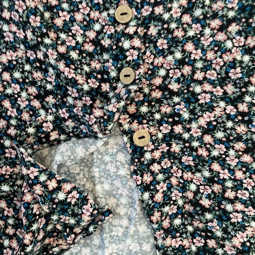 Maurices XL floral button down skirt size 18. Flowers on black background. - Picture 4 of 5